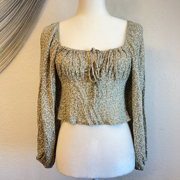 NWT Audrey 3+1 Floral Green Crop Blouse Women's S Milkmaid - Picture 1 of 9